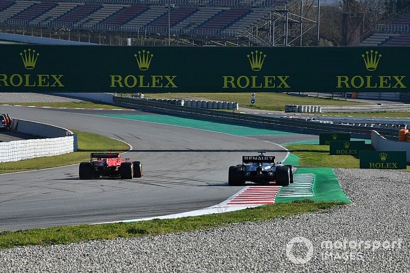 Charles Leclerc, Ferrari SF1000 y Daniel Ricciardo, Renault F1 Team R.S.20 