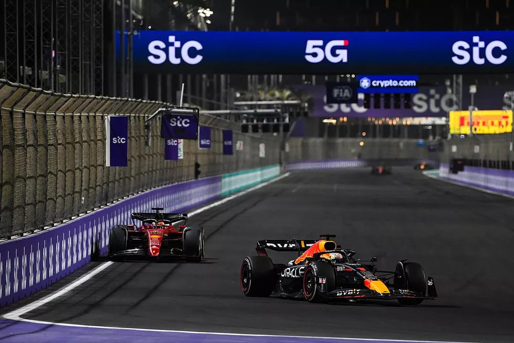 Max Verstappen, Red Bull Racing RB18, Charles Leclerc, Ferrari F1-75