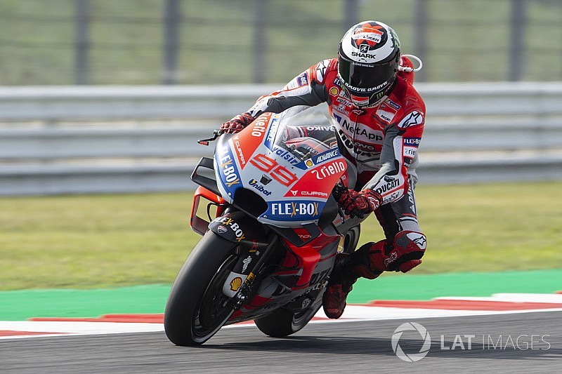 Lorenzo polverizza il record di Misano: seconda pole di fila nel dominio Ducati