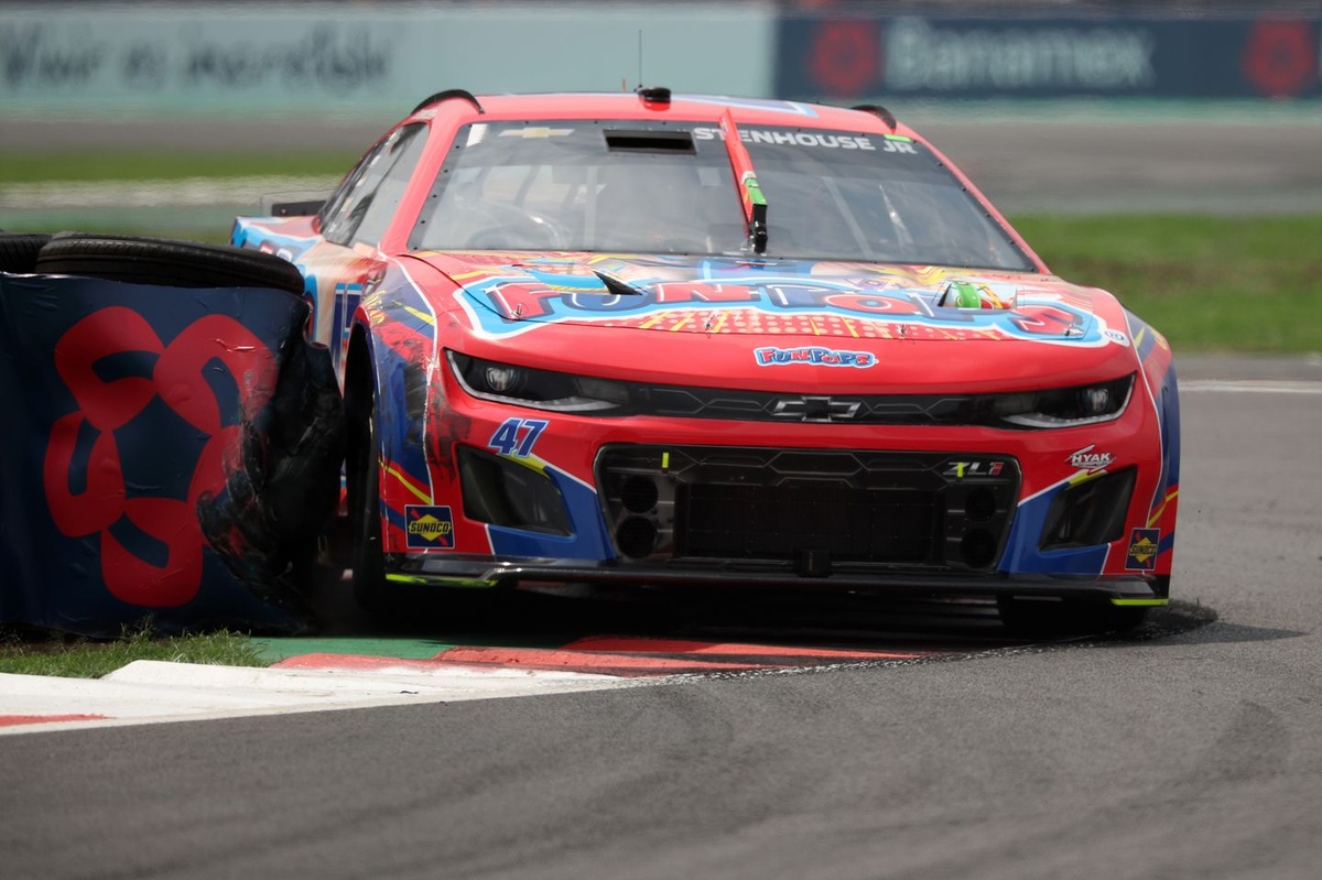 Drivers react to NASCAR's use of tire packs to enforce track limits