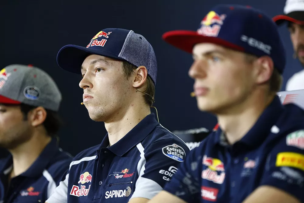 Max Verstappen, Red Bull, Daniil Kvyat, Toro Rosso