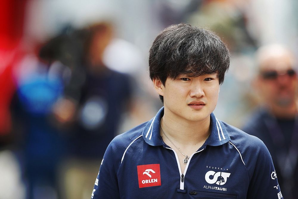 Yuki Tsunoda, Scuderia AlphaTauri in the paddock