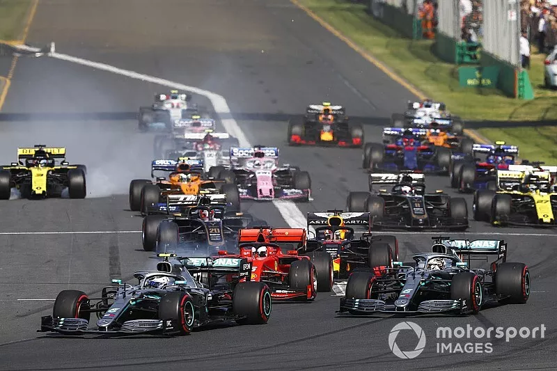 Valtteri Bottas, Mercedes AMG W10, leads Lewis Hamilton, Mercedes AMG F1 W10, Sebastian Vettel, Ferrari SF90, Charles Leclerc, Ferrari SF90, Max Verstappen, Red Bull Racing RB15, and the rest of the field in to the first corner