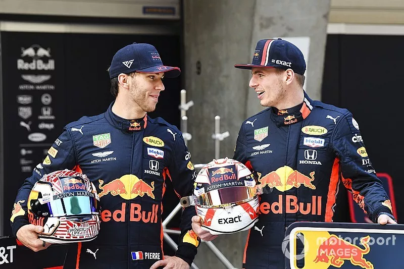 Pierre Gasly, Red Bull Racing and Max Verstappen, Red Bull Racing with Mobil