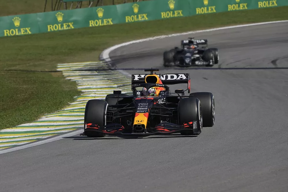 Max Verstappen, Red Bull Racing RB16B, Yuki Tsunoda, AlphaTauri AT02
