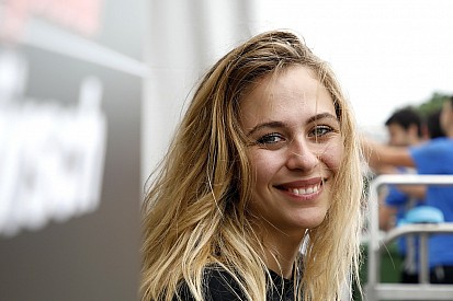 Wirbelbruch nach Horrorcrash: Sophia Flörsch wohl außer Lebensgefahr