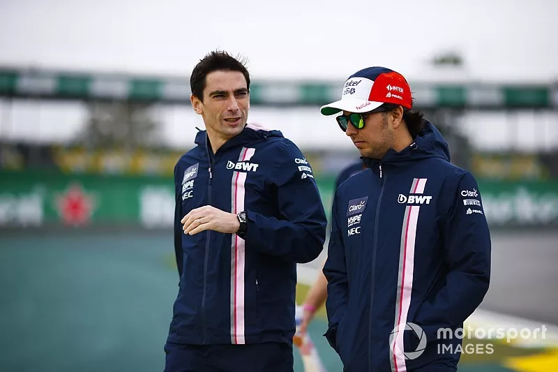 Sergio P&eacute;rez, Force India, camina por el circuito