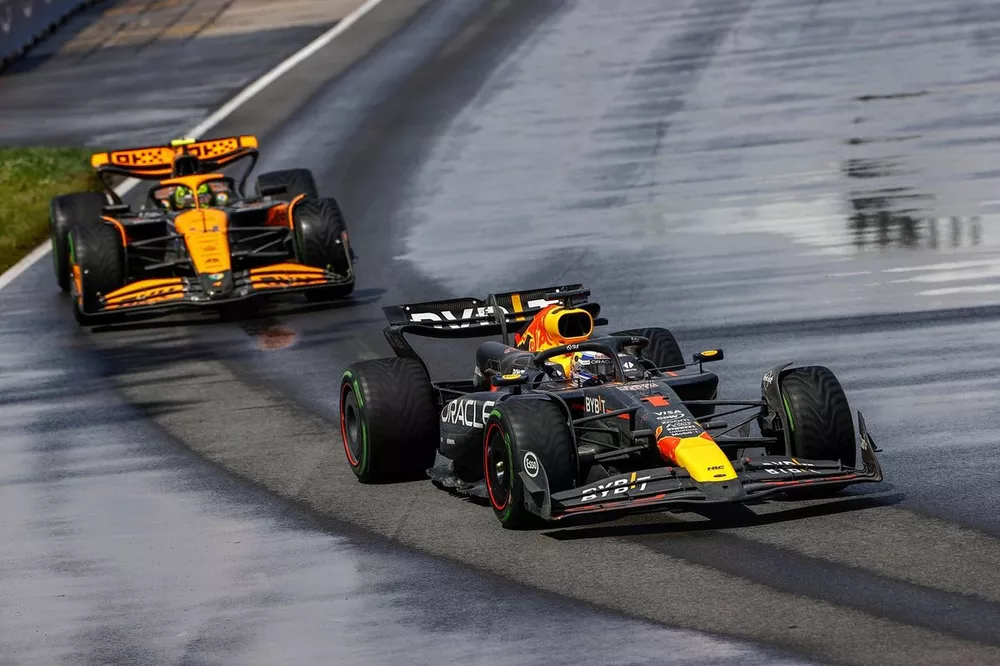 Max Verstappen, Red Bull Racing RB20, Lando Norris, McLaren MCL38
