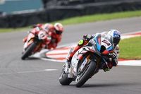 Razgatlioglu voltooit WSBK-hattrick op Donington, Van der Mark twaalfde