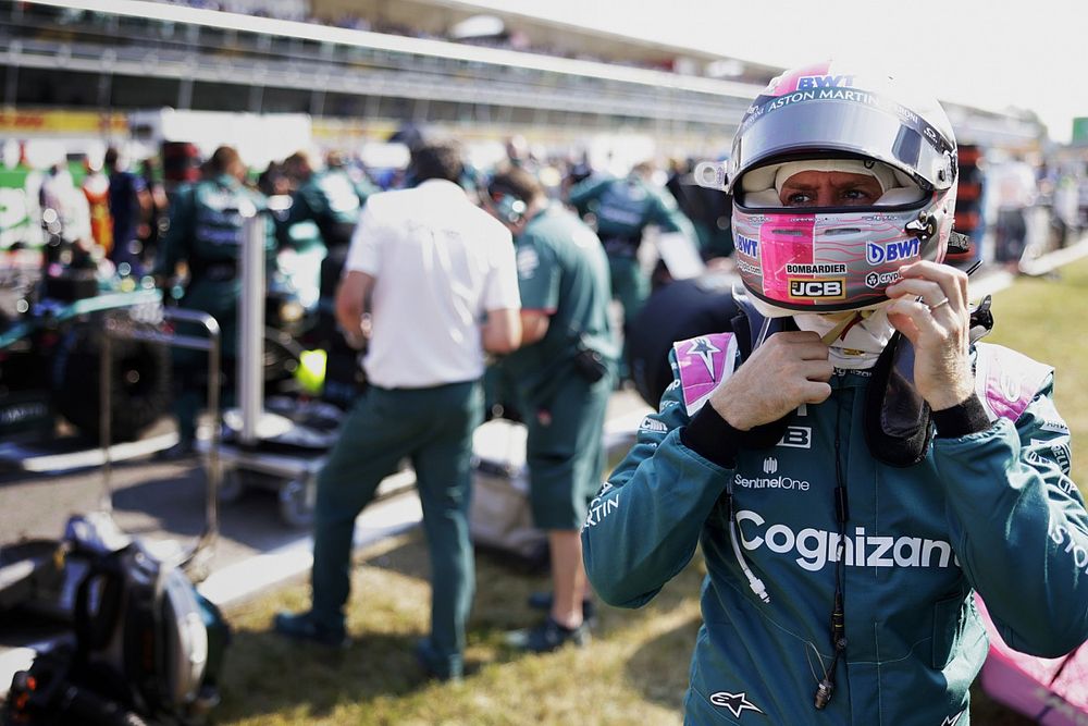 Sebastian Vettel, Aston Martin, en la parrilla