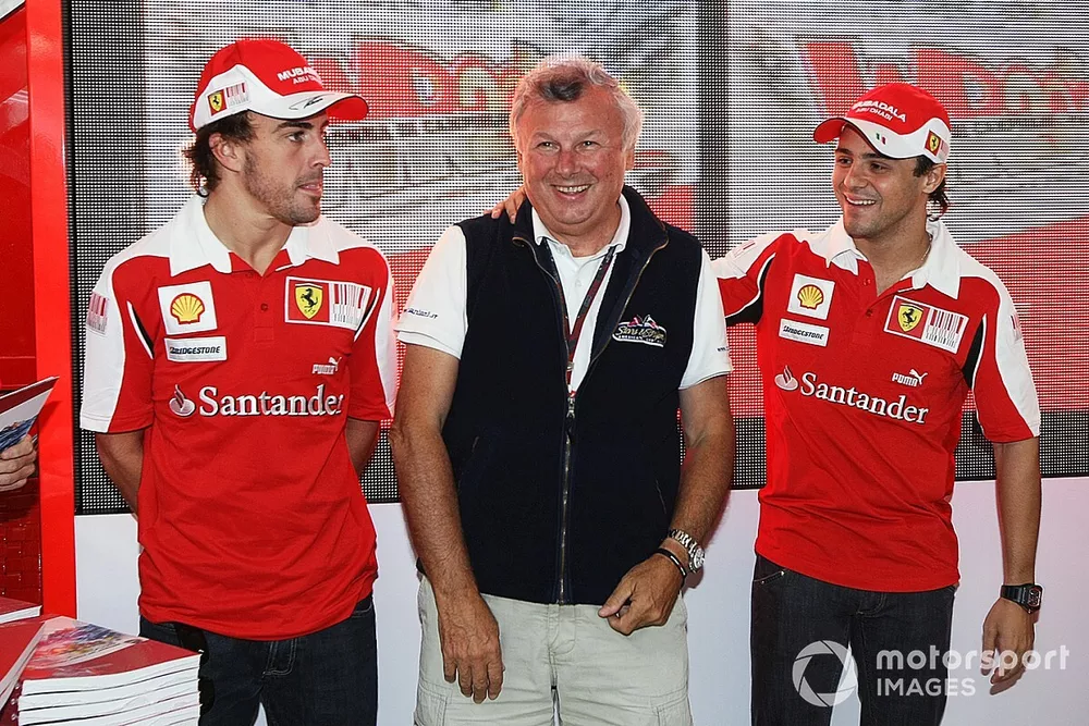 Fernando Alonso, Ferrari with Ercole Colombo, Photographer and Felipe Massa, Ferrari
