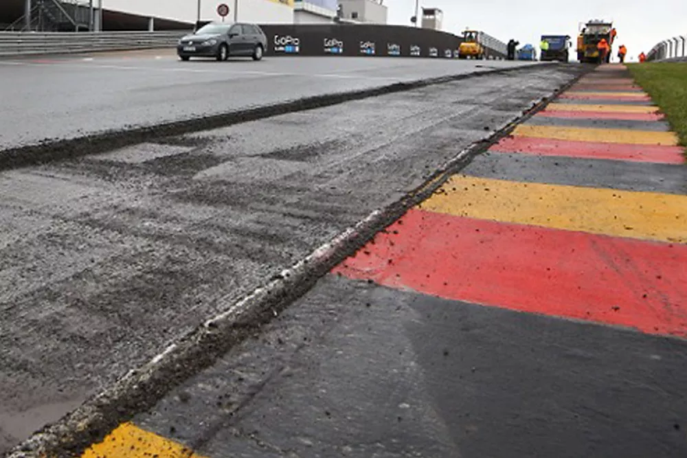 Trabajos de reasfaltado en Sachsenring