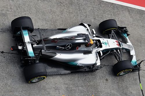 Hamilton duda sobre qu&eacute; paquete aerodin&aacute;mico montar en Suzuka 