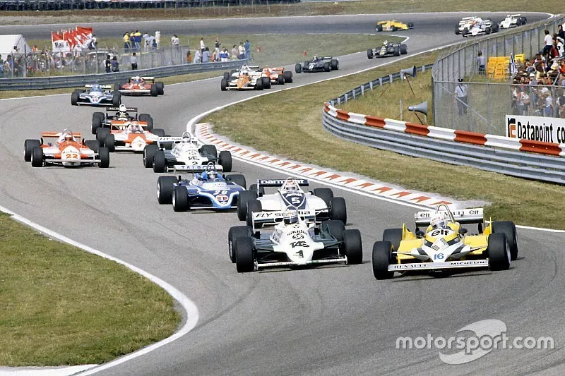 Ren&eacute; Arnoux, Renault RE30 leads Alan Jones, Williams FW07C-Ford Cosworth, Nelson Piquet Brabham, BT49C-Ford Cosworth, Jacques Laffite, Ligier JS17-Matra