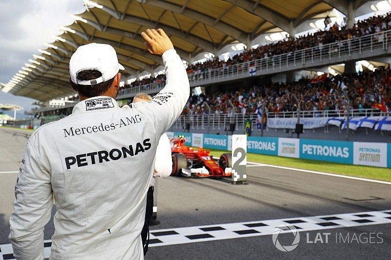 El hombre de la pole Lewis Hamilton, Mercedes AMG F1