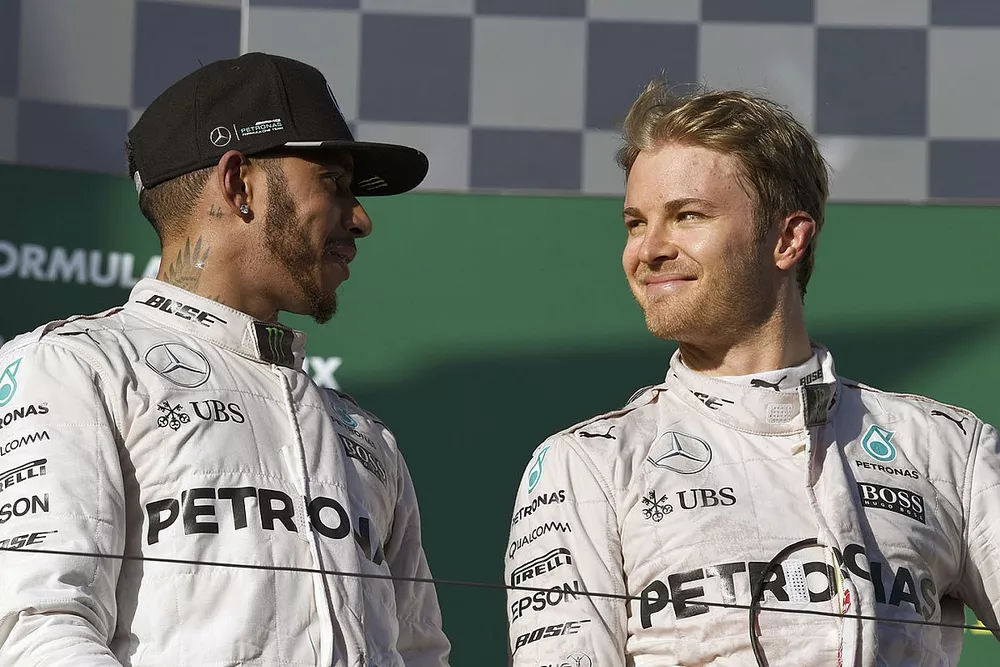 Podio: ganador de la carrera Nico Rosberg, Mercedes AMG F1, segundo lugar Lewis Hamilton, Mercedes A