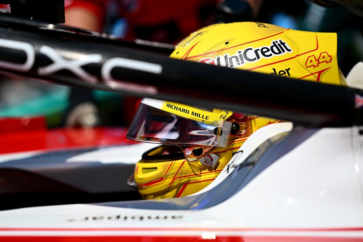Hamilton admite que Ferrari está lejos de igualar a Mercedes y duda de cerrar la brecha en 2026