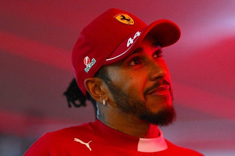 Nach "lebensver&auml;nderndem" Jahr: Lewis Hamilton beschenkt Ferrari-Belegschaft