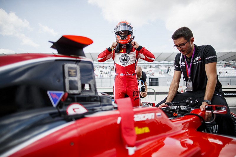 Подиум в GP3 и разочарование в Формуле 2: итоги недели для российских пилотов