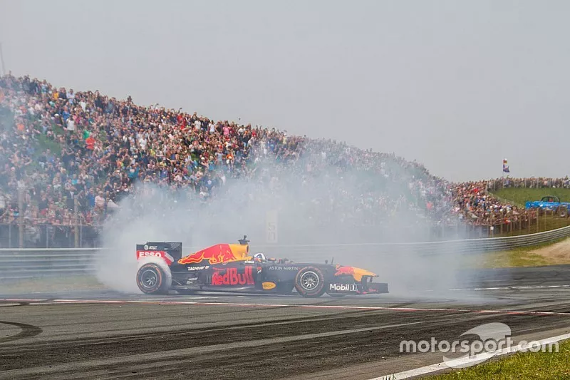 David Coulthard fait des donuts