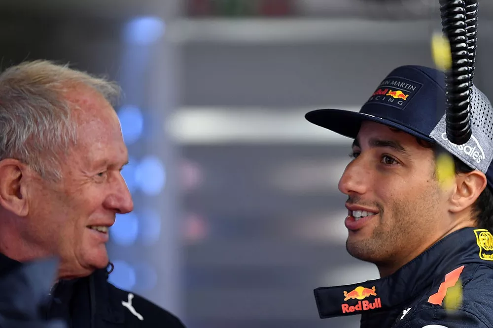 Dr Helmut Marko, Red Bull Motorsport Consultant en Daniel Ricciardo, Red Bull Racing