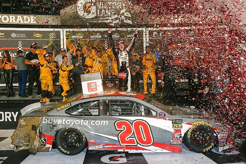1. Erik Jones, Joe Gibbs Racing, Toyota Camry buyatoyota.com