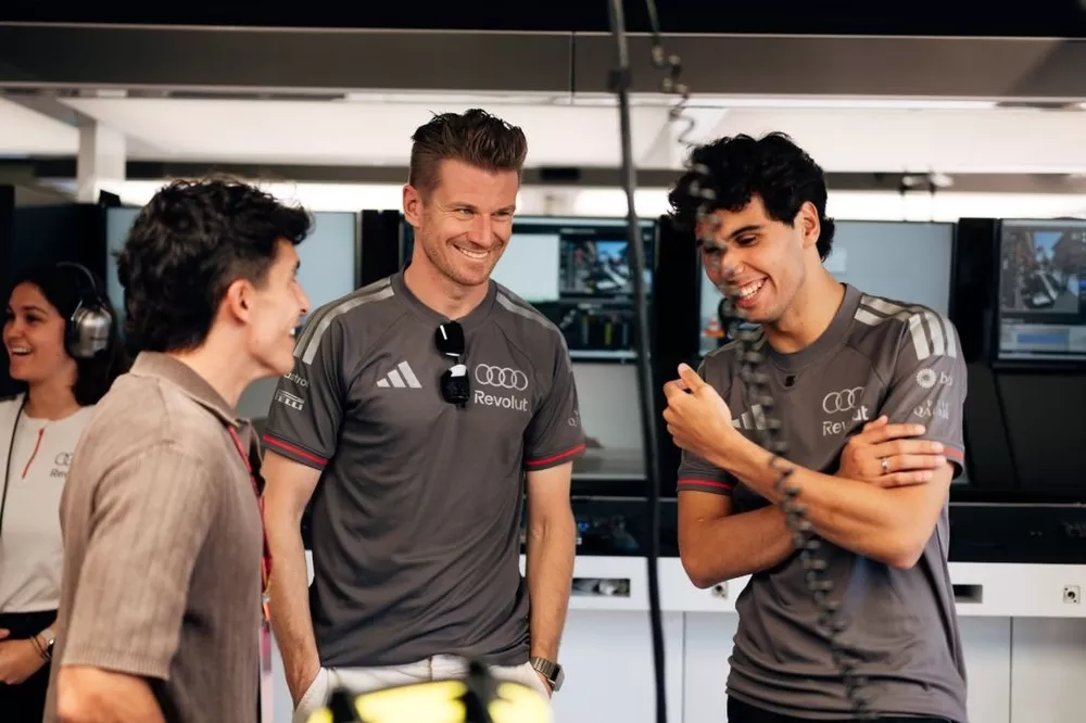 Marc M&aacute;rquez visita box da Audi em Barcelona