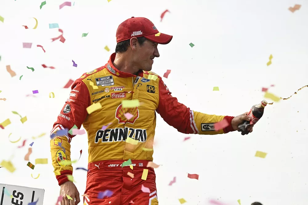 Race winner Joey Logano, Team Penske, Shell Pennzoil Ford Mustang