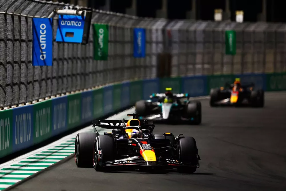 Max Verstappen, Red Bull Racing RB20, Lewis Hamilton, Mercedes F1 W15