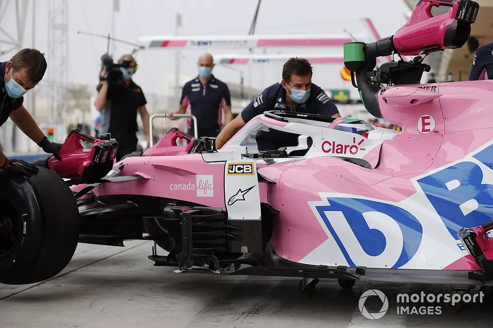 Sergio Perez, Racing Point RP20, torna in garage