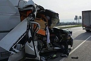 Los hermanos Oncu salen casi ilesos de un grave accidente de coche