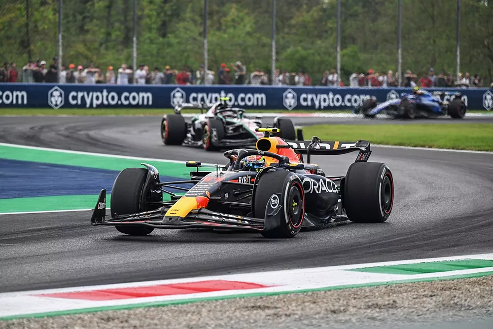 Sergio P&eacute;rez, Red Bull Racing RB19, Zhou Guanyu, Alfa Romeo C43