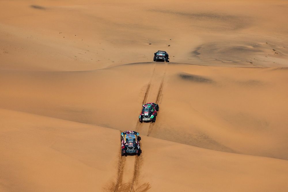 #200 The Dacia Sandriders Dacia: Nasser Al-Attiyah, Boulanger Edouard, #201 Overdrive Racing Toyota: Yazeed Al Rajhi, Timo Gottschalk