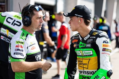 Moto3: Piloto suíço envolvido em grave acidente na Malásia sofre múltiplas paradas cardíacas