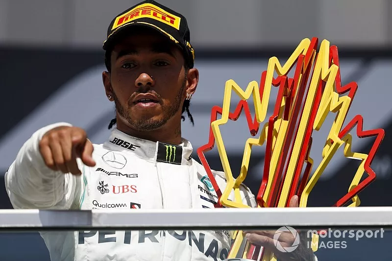 Podio: ganador de la carrera Lewis Hamilton, Mercedes AMG F1 