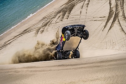 Video: Al-Attiyah jaagt Lorenzo de stuipen op het lijf