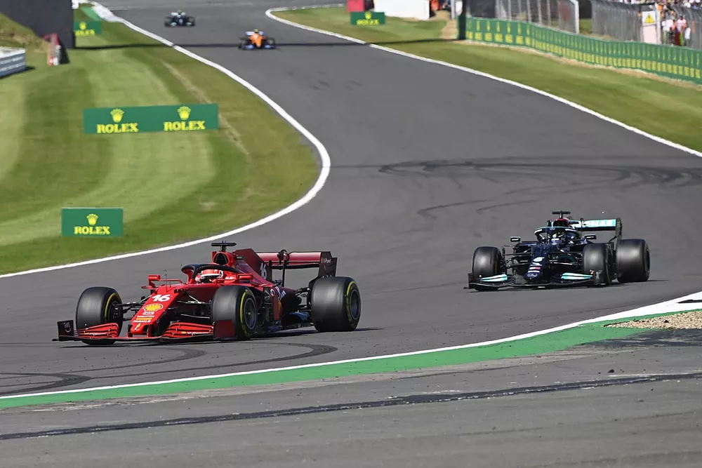 Charles Leclerc, Ferrari SF21, Lewis Hamilton, Mercedes W12
