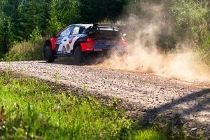WRC Estonia: Neuville primer líder por delante de Evans