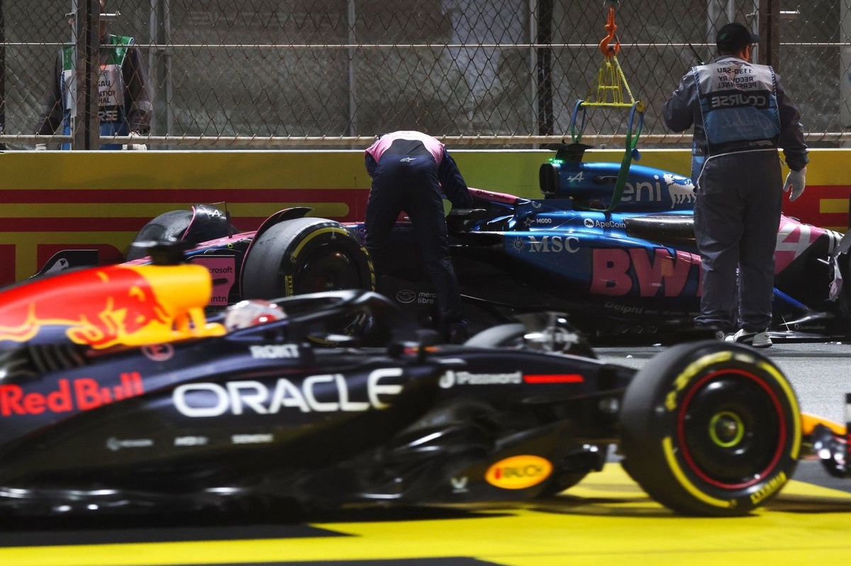 https://cdn-4.motorsport.com/images/amp/254MLm90/s6/max-verstappen-red-bull-racing.jpg