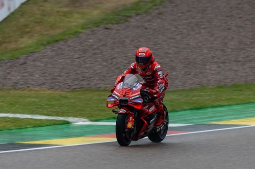 MotoGP: Mesmo com 'bobeada' na largada, Marc Márquez vence sprint da Alemanha