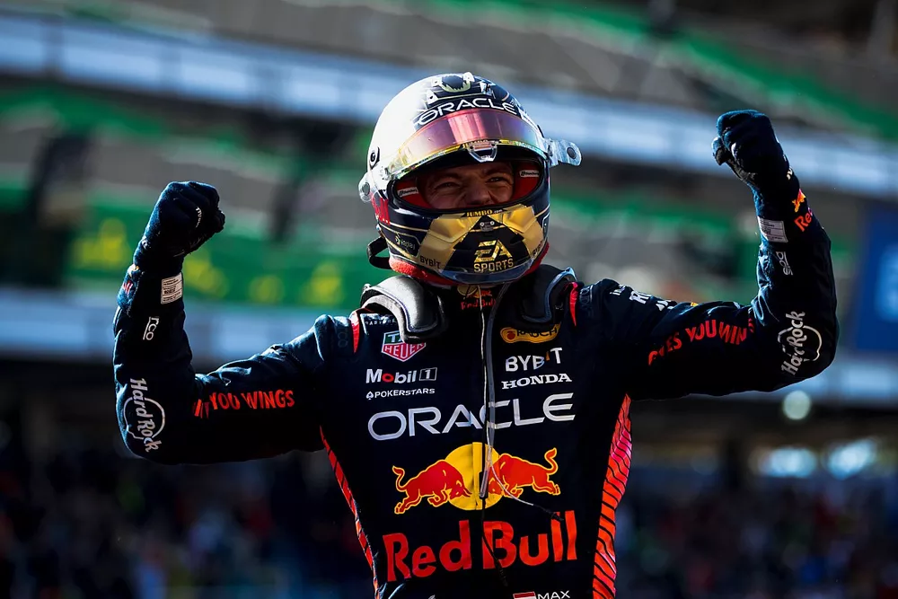El ganador de la carrera, Max Verstappen, Red Bull Racing