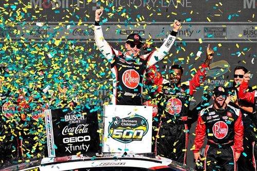 Bell gana en Phoenix y corta la racha de Chevrolet en NASCAR Cup