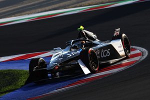 nick-cassidy-jaguar-tcs-racing.jpg