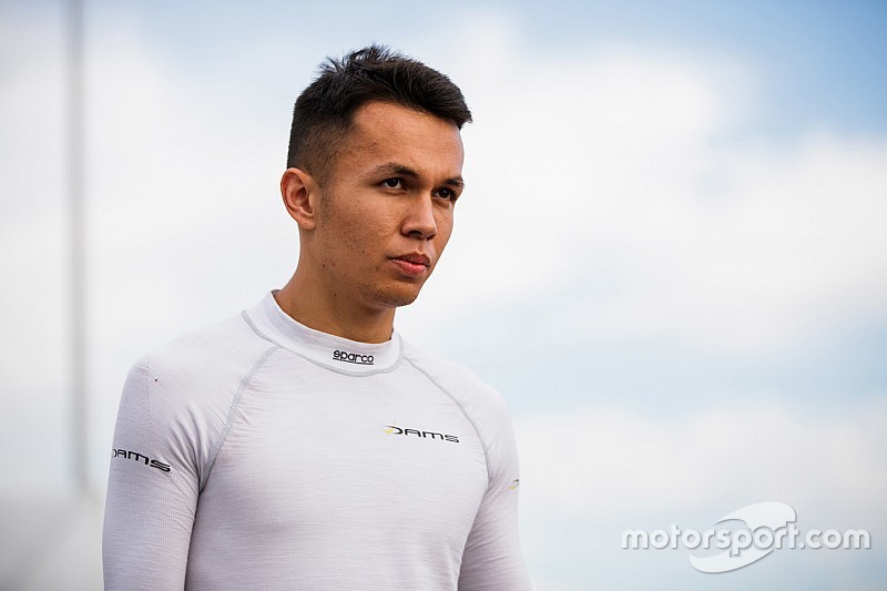 Toro Rosso'nun görüştüğü Albon, 2018/19 Formula E katılımcı listesinde yer aldı
