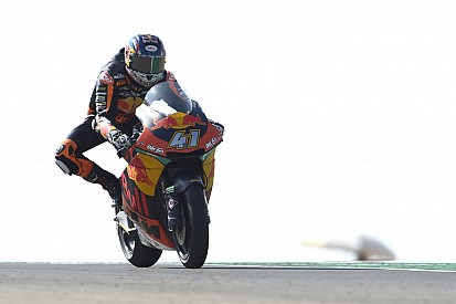 Brad Binder sorprende tutti e centra la prima pole di carriera in Moto2 ad Aragon. Bagnaia è quinto