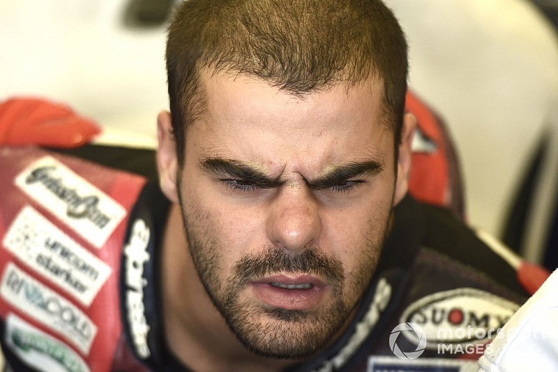VÍDEO: Fenati toma bandeira preta por apertar freio de Manzi