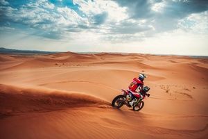 Schareina se lleva la Etapa 8 del Dakar 2025 y se acerca a Sanders
