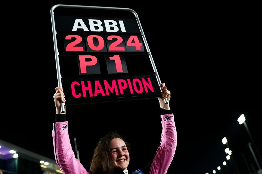 2024 F1 Academy Champion Abbi Pulling, Rodin Motorsport celebrates in parc ferme