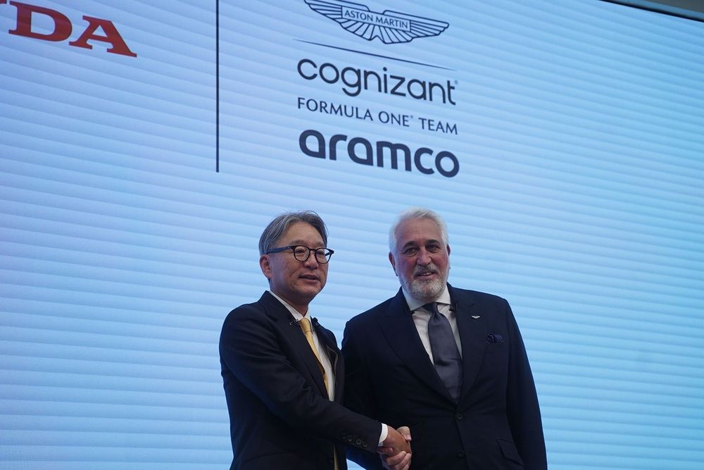 لورانس سترول وتوشيهيرو سانبي، الرئيس والمدير التنفيذي لهوندا موتور