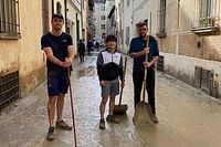 F1: Tsunoda ajuda moradores de Faenza após enchentes na região
